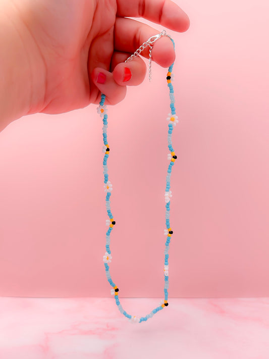 Bumbling around - Bee and Flower Beaded Necklace