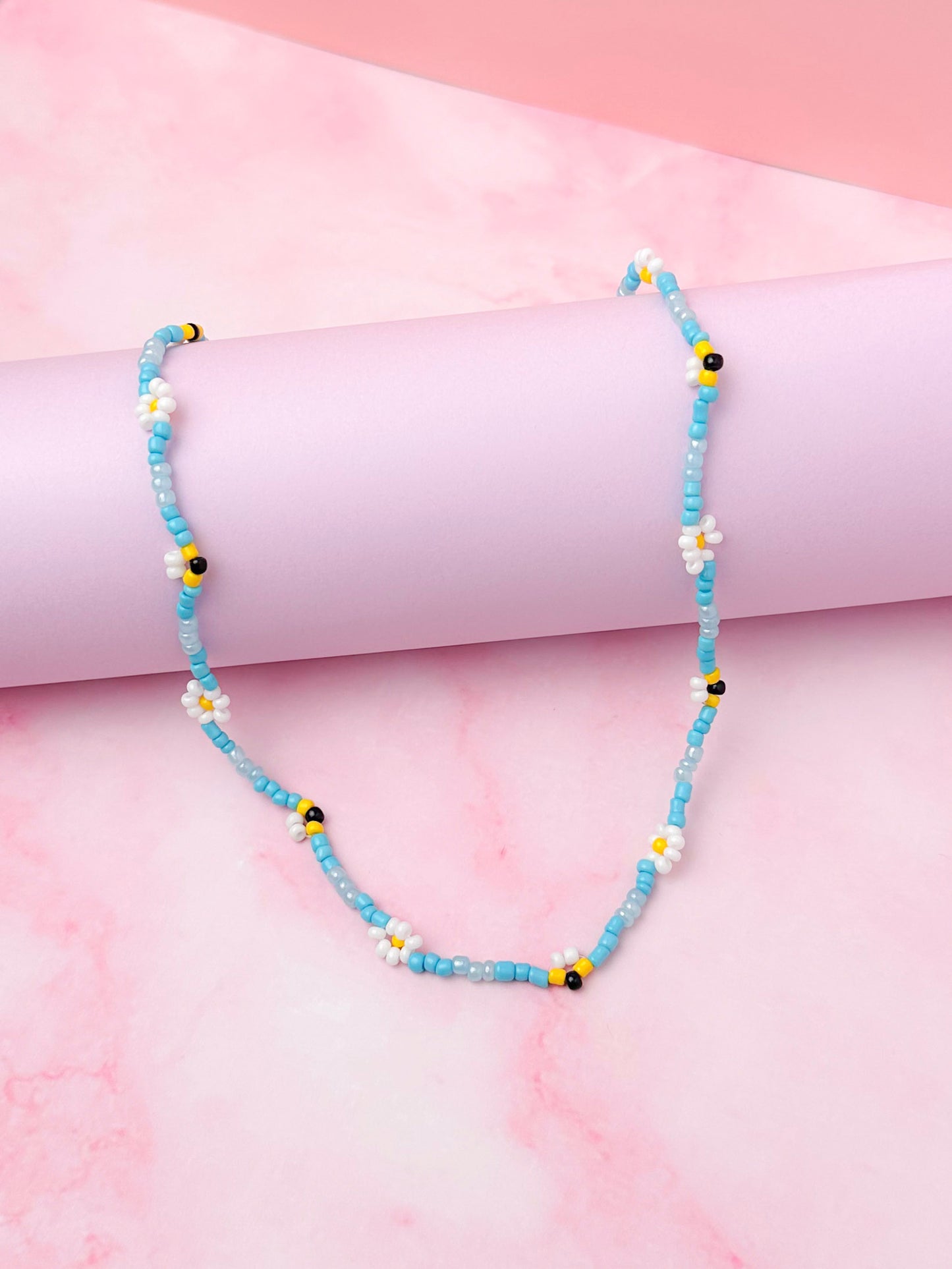 Bumbling around - Bee and Flower Beaded Necklace