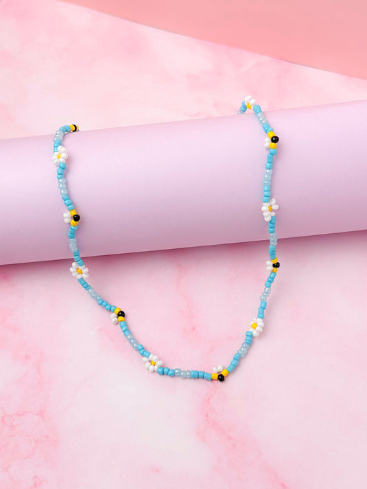 Bumbling around - Bee and Flower Beaded Necklace