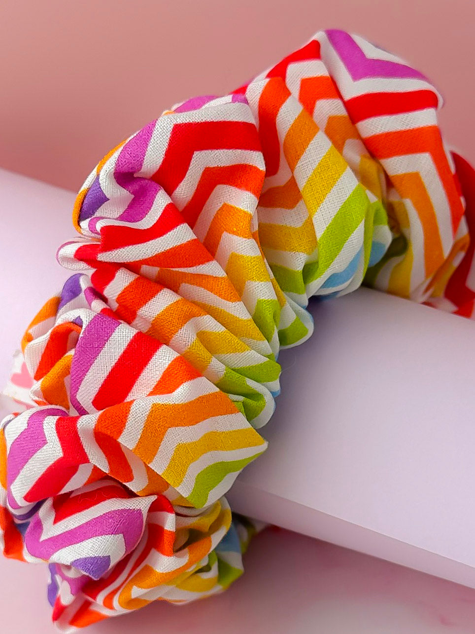 Zig Zag - multicoloured Zigzag print XL Scrunchie