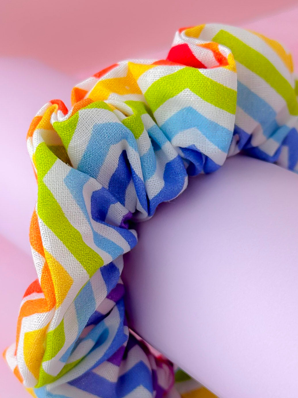 Zig Zag - multicolour Zigzag print classic scrunchie