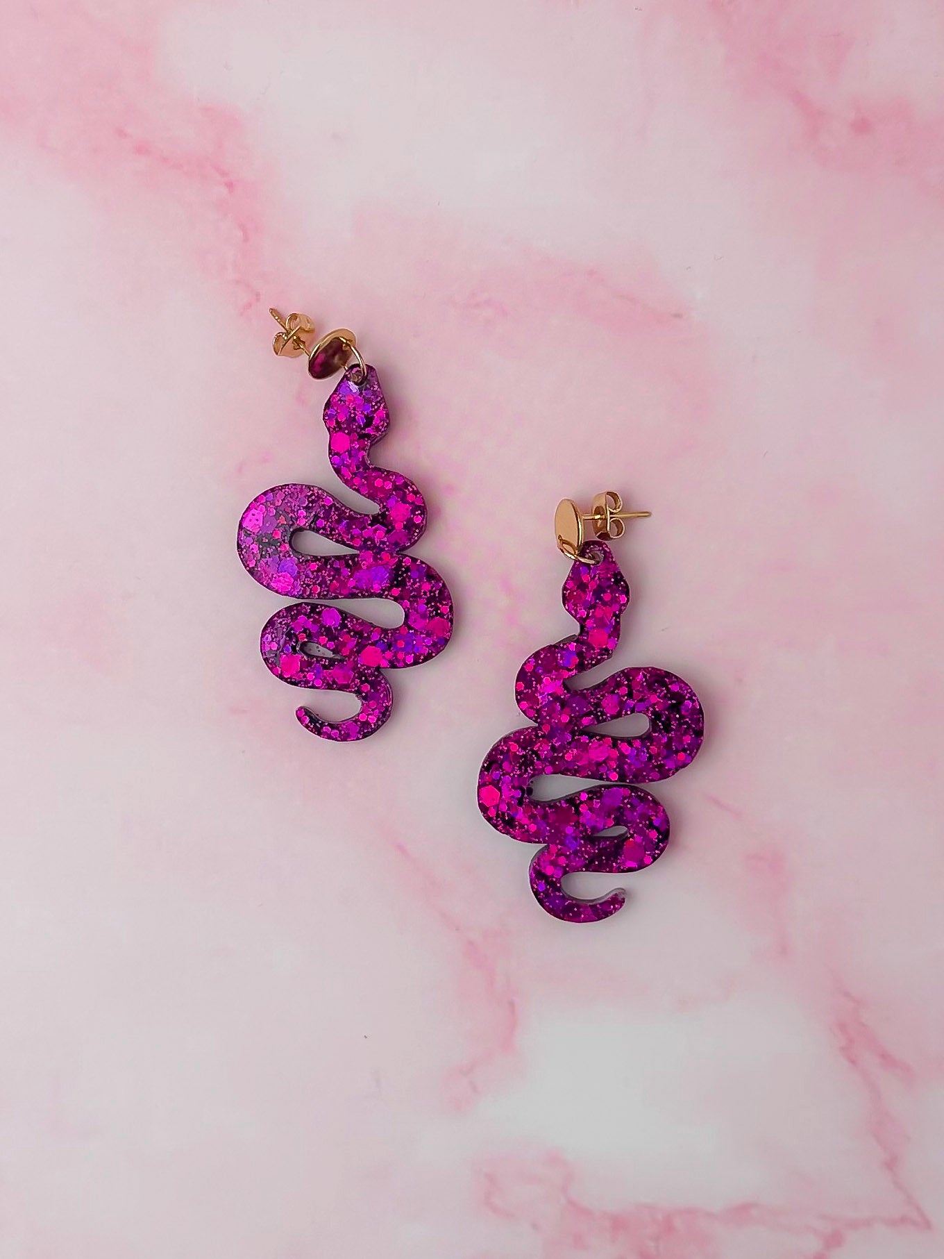 Rosa snakes - Pink Resin Earrings