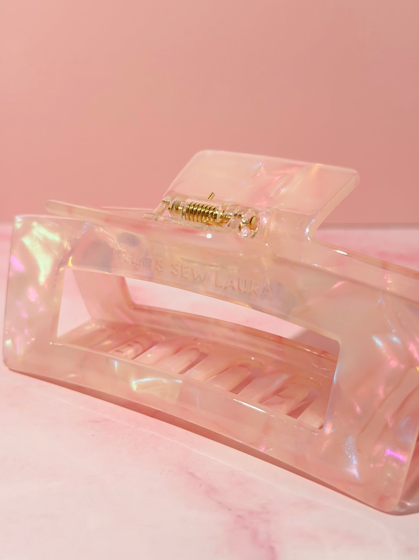 Pearlescent Hair Claw Clip – Comfortable, Everyday Hold