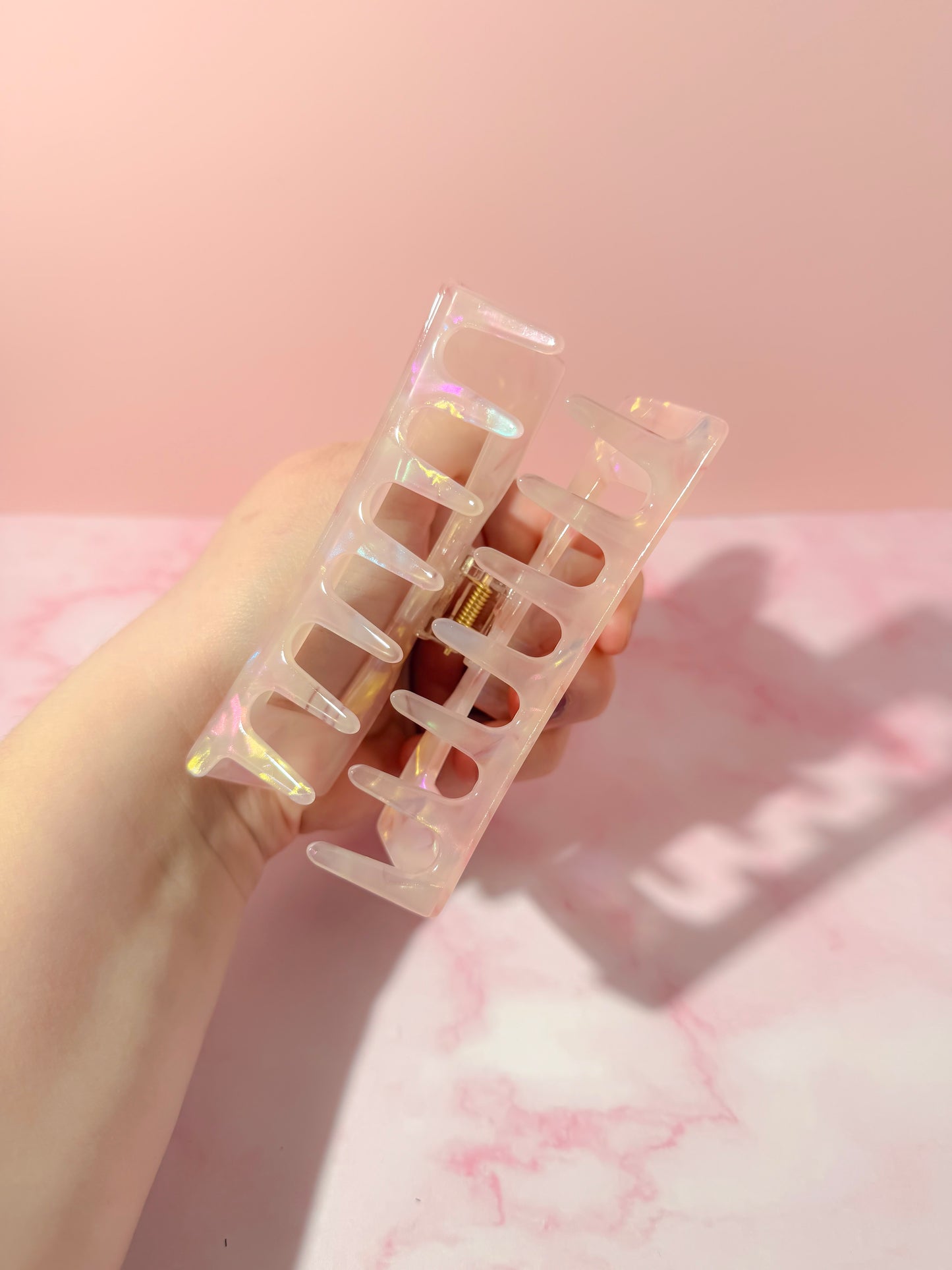 Pearlescent Hair Claw Clip – Comfortable, Everyday Hold