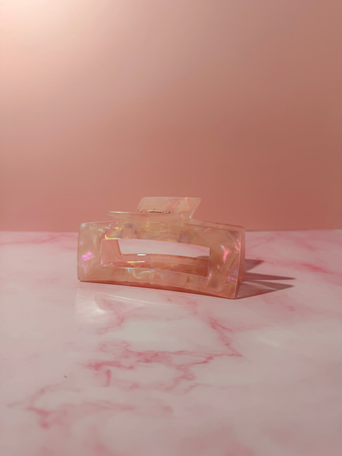 Pearlescent Hair Claw Clip – Comfortable, Everyday Hold