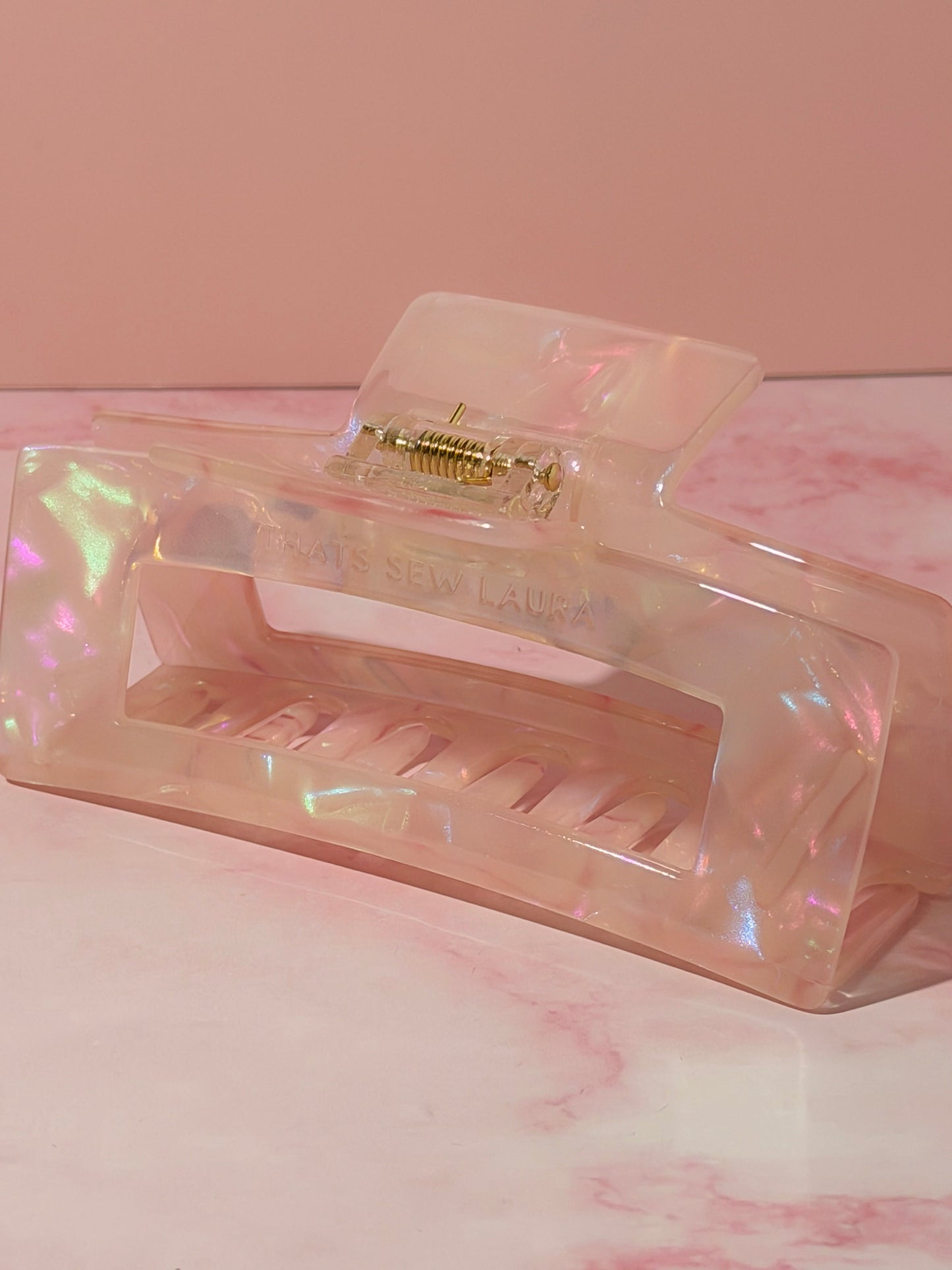 Pearlescent Hair Claw Clip – Comfortable, Everyday Hold