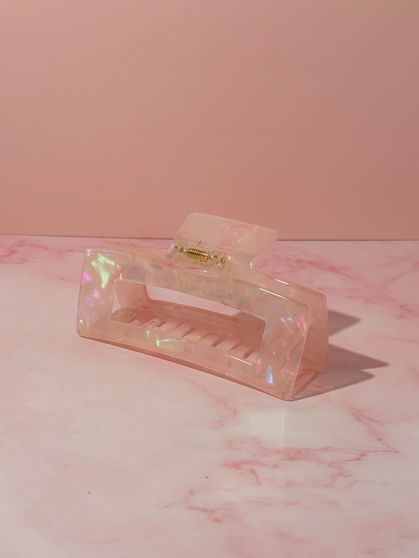 Pearlescent Hair Claw Clip – Comfortable, Everyday Hold