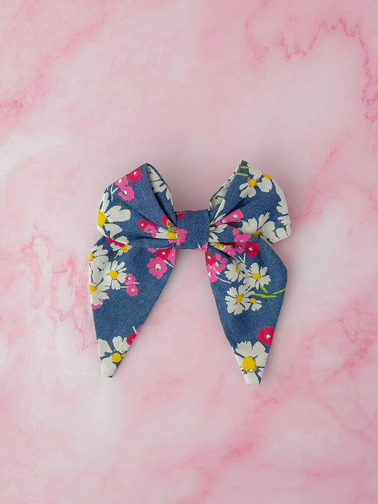 Daisy Dreams - Large Daisy print classic Hair Bow