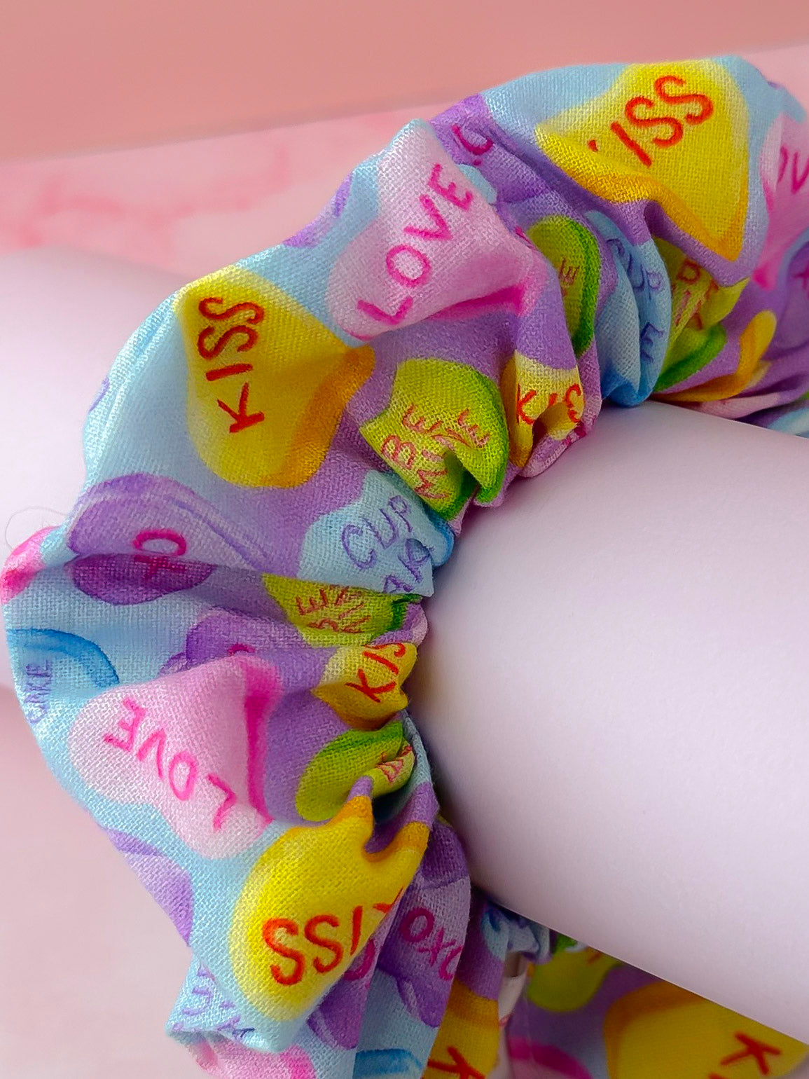 Sweetie - Colourful sweetie print classic scrunchie