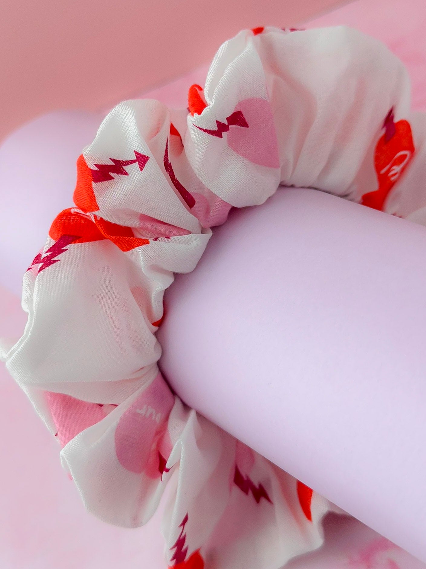 Amore - White & Pink heart print classic scrunchie