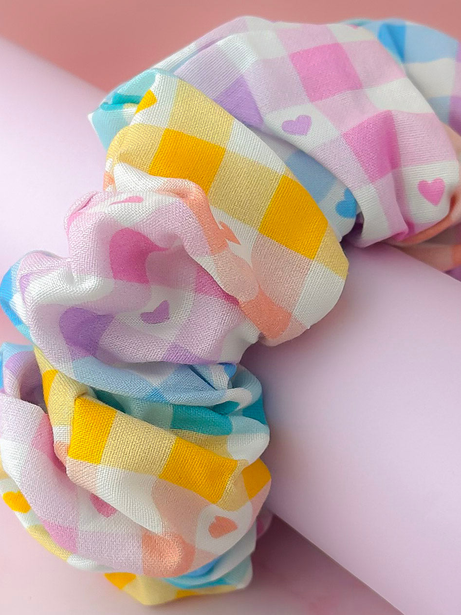 Elsie - multicoloured heart checkered print XL Scrunchie