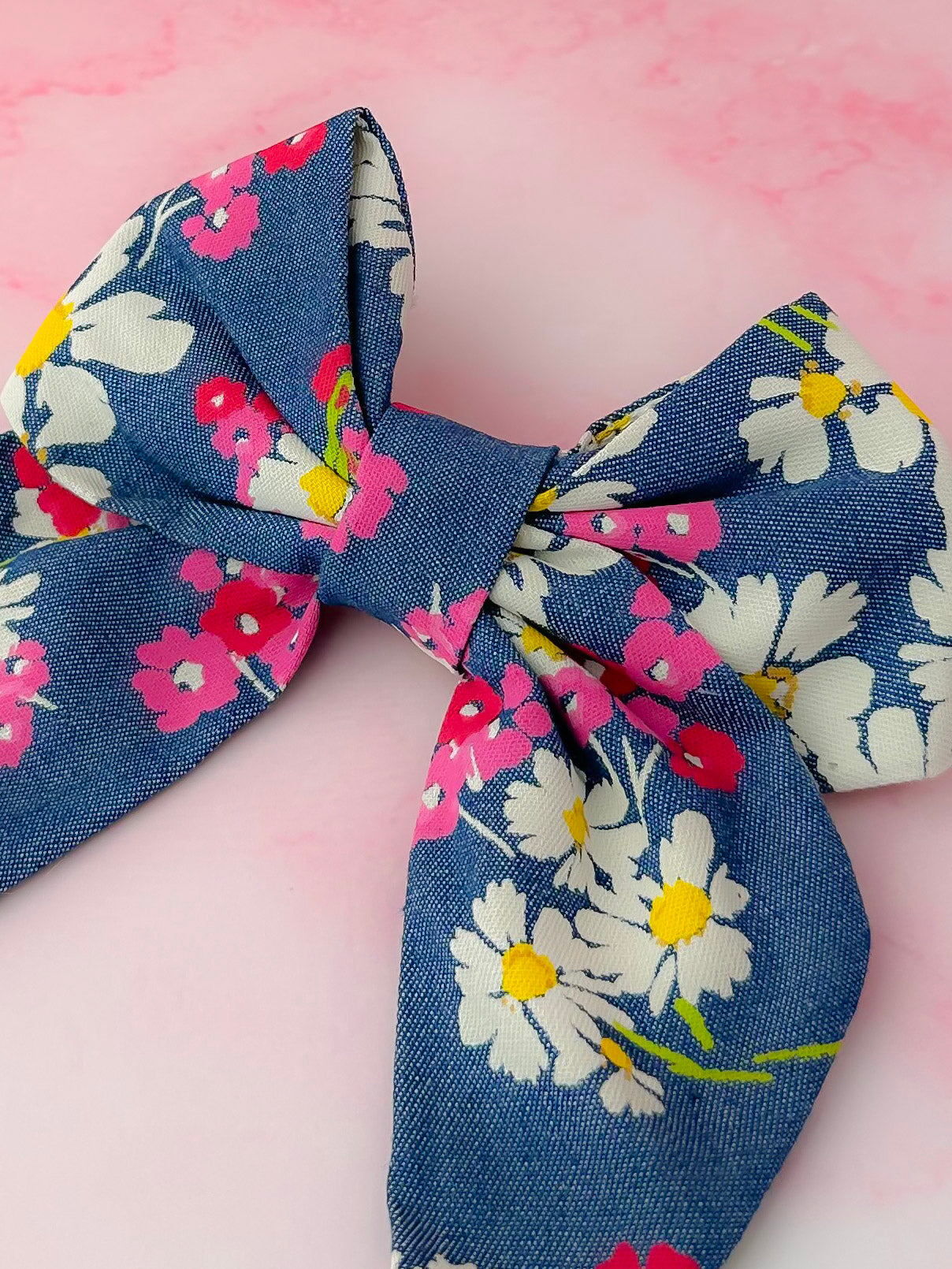 Daisy Dreams - Large Daisy print classic Hair Bow
